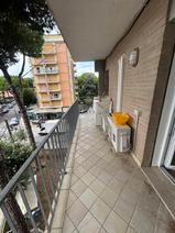 TRILOCALE IN CENTRO A 50 MT DALLA SPIAGGIA CON POSTO AUTO in Vendita